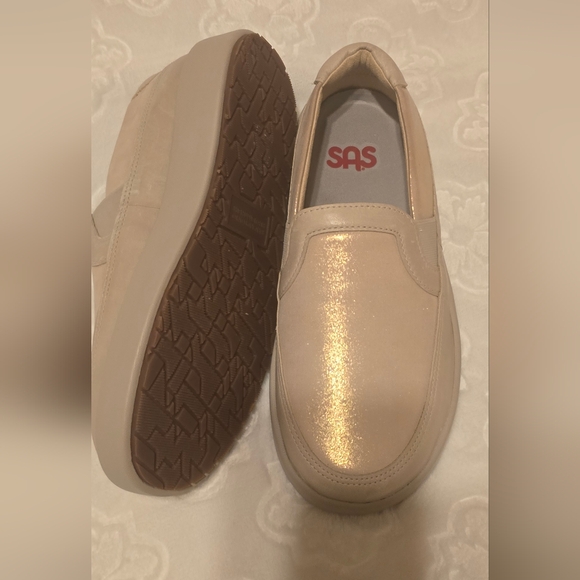 SAS Cream Slip-On Shoes Size 7 Wide Women.